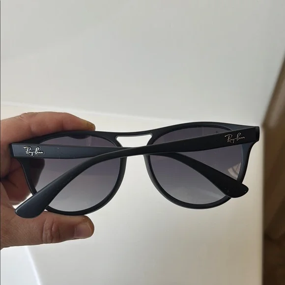 Ray-Ban RB4170 Dark Frame Sunglasses with Case NEW display picture 2